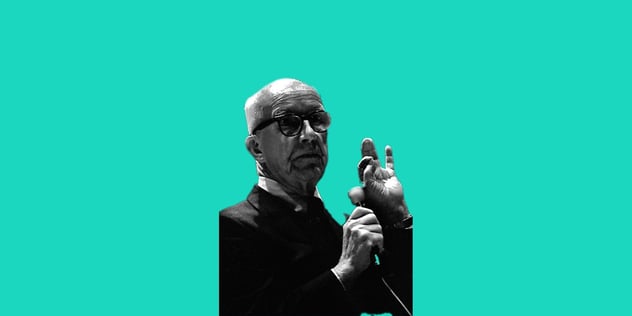 Buckminster Fuller, Pionier der Systemtheorie, vor türkiser Dark-Horse-Fläche
