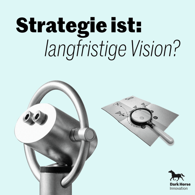 Kachel „Strategie ist: langfristige Vision?" mit Aussichtsfernrohr und einer Lupe über einer Schatzkarte