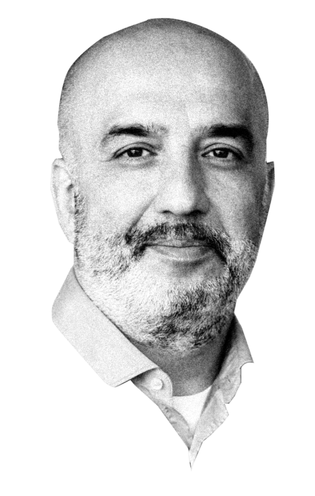 Erkan Karakoç, Geschäftsführer von Dark Horse Workspaces, im körnigen Schwarz-Weiß-Porträt