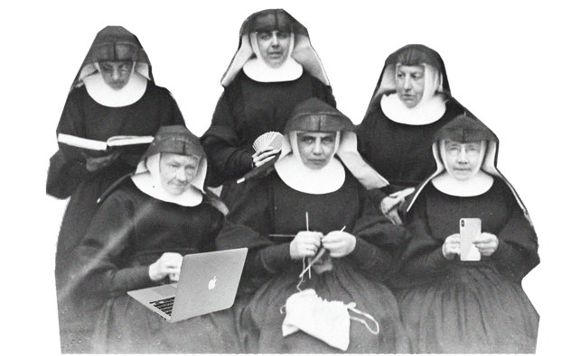 Schwarzweiß-Collage: sechs Nonnen sitzen dicht beieinander, jede in eine eigene Tätigkeit vertieft – Laptop, Strickzeug, Smartphone, Buch und Spielkarten