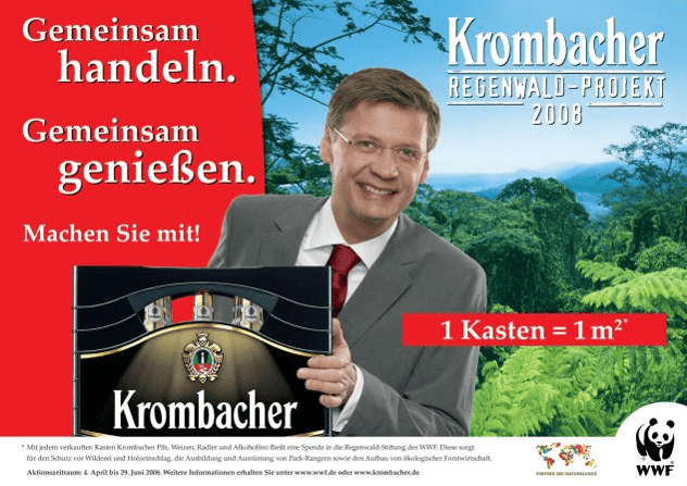 Krombacher Regenwald-Projekt 2008: Günther Jauch hält einen Bierkasten, daneben der Aktionsclaim „1 Kasten = 1 m²" und das WWF-Logo, links „Gemeinsam handeln. Gemeinsam genießen."