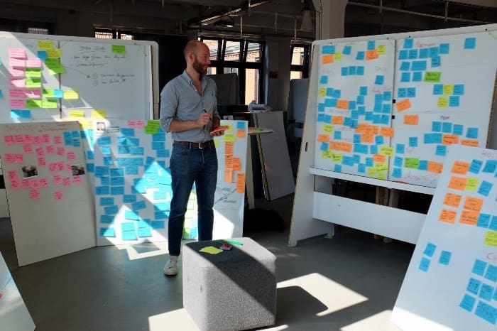 Research sharing scene